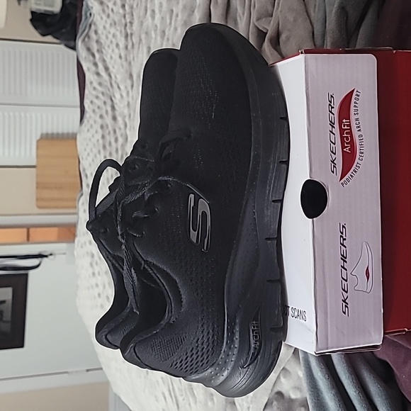 Skechers Archfit Black Woman's Size 6.5 Athletic Shoes - Picture 6 of 11